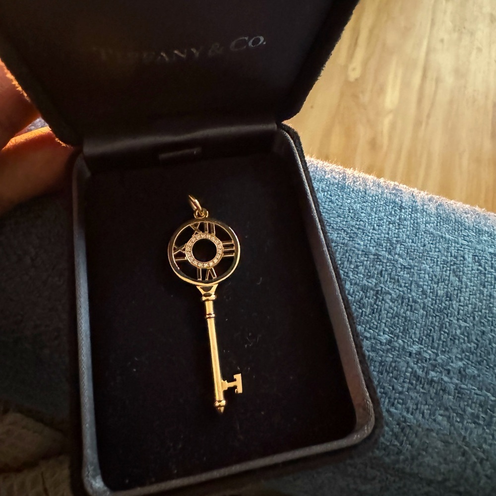 Tiffany & Co. Rose Gold 18k | Atlas Key pendant | New | Only worn once